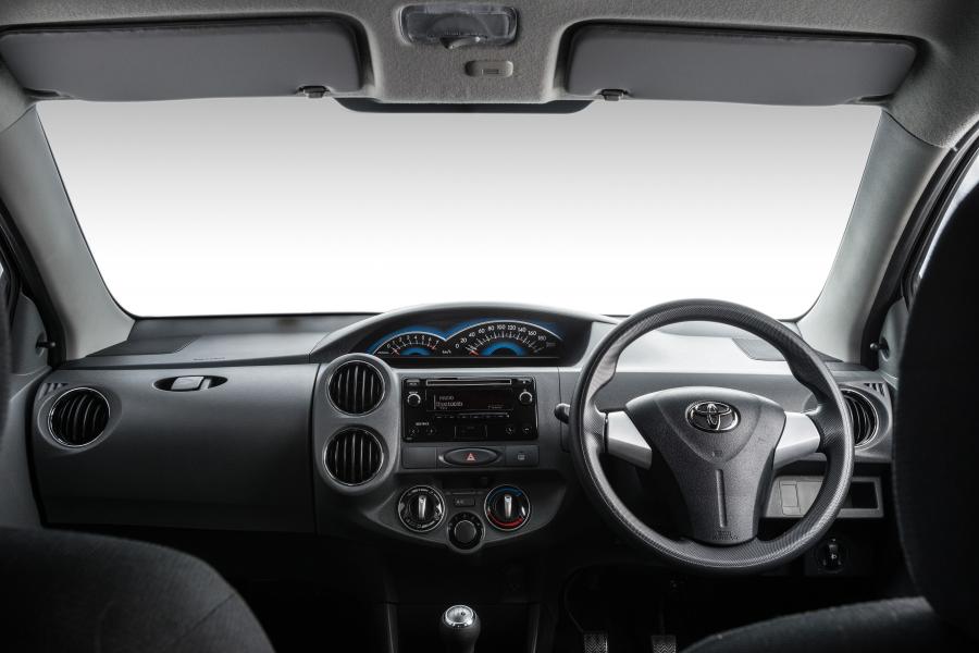  Toyota Etios Hatchback 2015 года  (ZA) (фото 5 из 16)